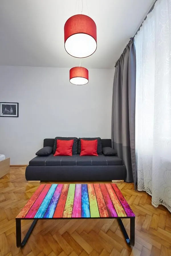 Stadthalle - Familycityapartment Viyana Daire